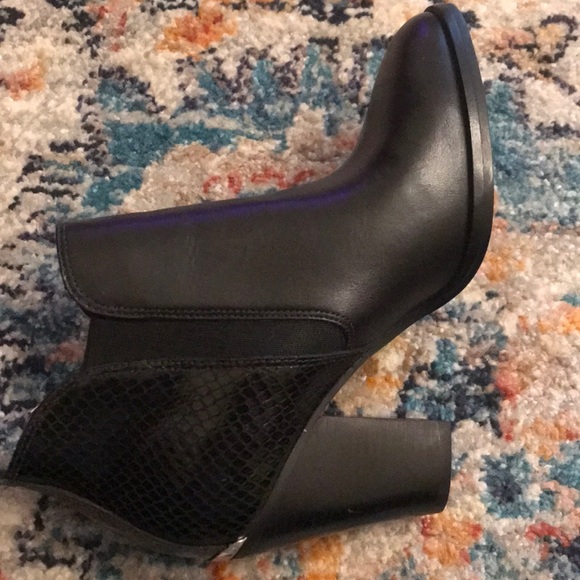 Michael Kors black ankle boots - Picture 6 of 7